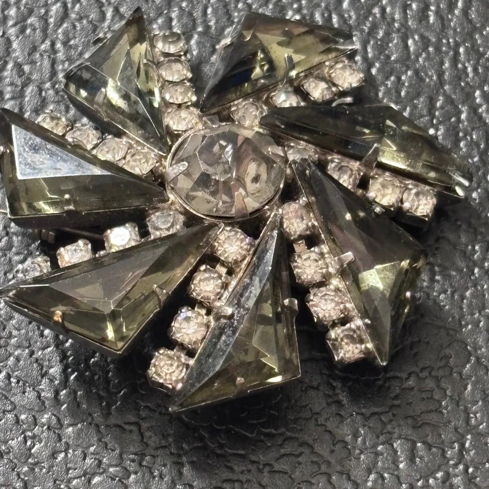 Vintage Lot‎ of 8 Brooch Lot Pearl Gold Silver Flowers BSK Monet Unsigned